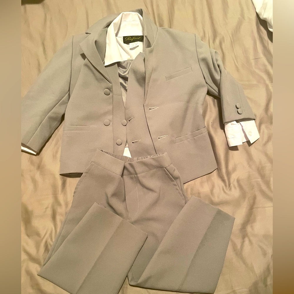 EUC 2T toddler 4 piece suit